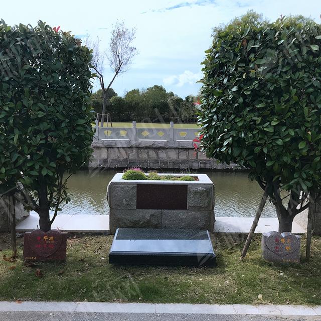 骨灰盒尺寸标准一般是多大的，骨灰盒尺寸标准一般是多大的啊（占地面积影响安葬吗）