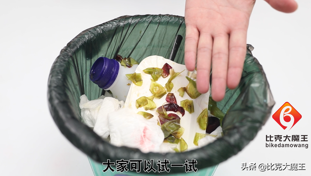 浴室水垢怎么清除，怎么去除卫生间的水垢小窍门（轻轻一擦水垢全去除）