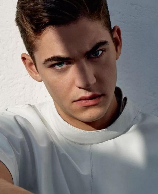 伏地魔扮演者，神奇动物在哪里伏地魔扮演者（《哈利·波特与混血王子》中的小伏地魔长大以后太帅了）