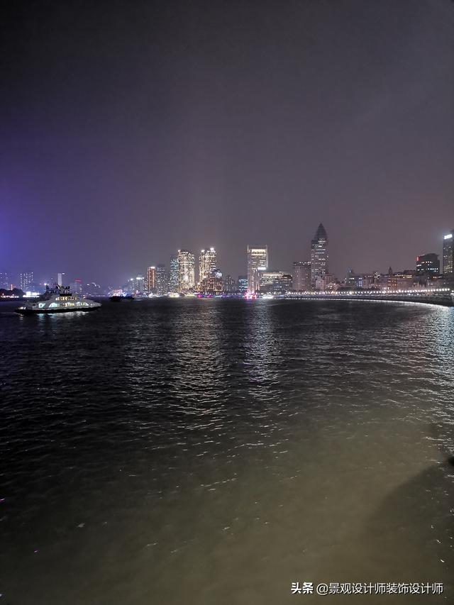 上海外滩夜景图片，外滩夜景美丽迷人让人流连忘返（上海市外滩夜景）