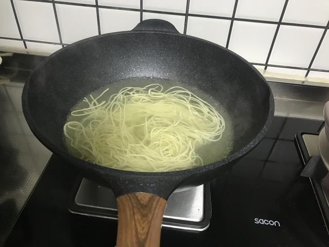 碱水面怎么做好吃，让人吃着上瘾的地道碱水面