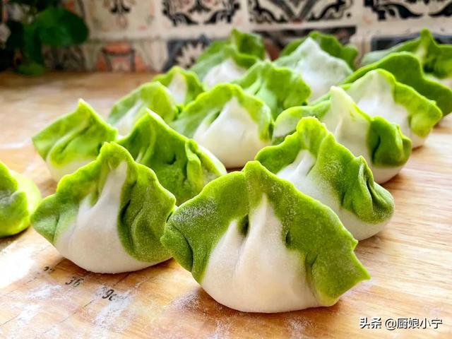 彩色饺子皮怎么做，彩色饺子皮怎么做不变色窍门（冬至教你做彩色饺子）