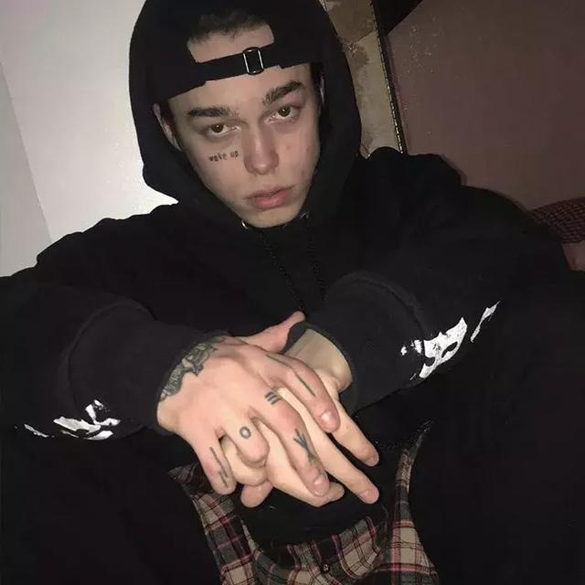 纹身男头像微信，纹身男头像（Trautvein脸上有Wake）