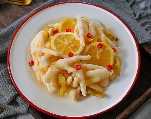 红烧培根金针菇的做法，烧烤培根金针菇的做法（每次做家人都说很好吃）