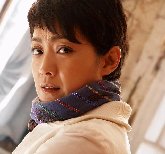 演员王海燕第一任丈夫是谁，演员王海燕第一任丈夫是谁啊（二婚嫁张嘉译育有一女）