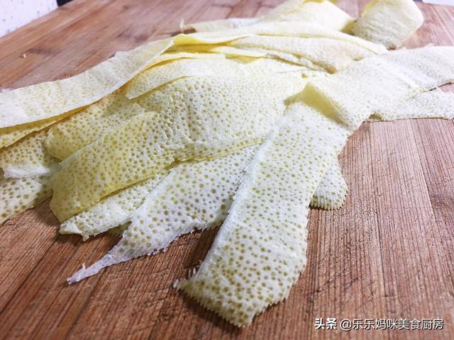 柚子茶的做法，柚子茶的功效与作用及食用方法（入冬后建议多喝蜂蜜柚子茶）