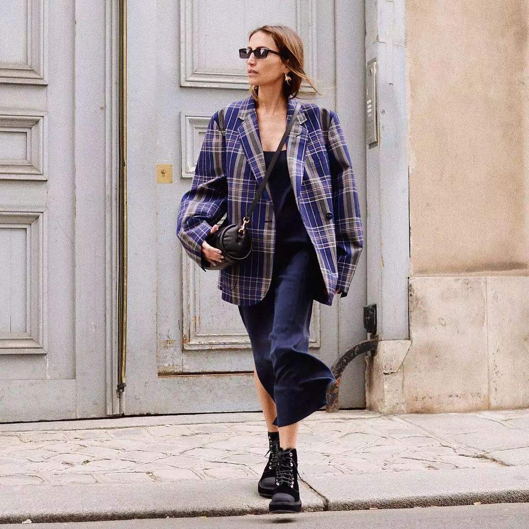 春秋连衣裙搭配什么外套好看,三款春秋连衣裙穿搭 - 思埠