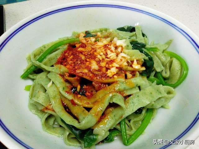 菠菜面的家常做法，教你在家做陕西特色面食菠菜面