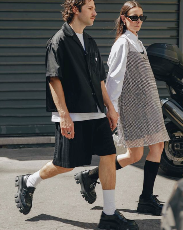 男士超级短裤怎么穿，一双长袜子不能少