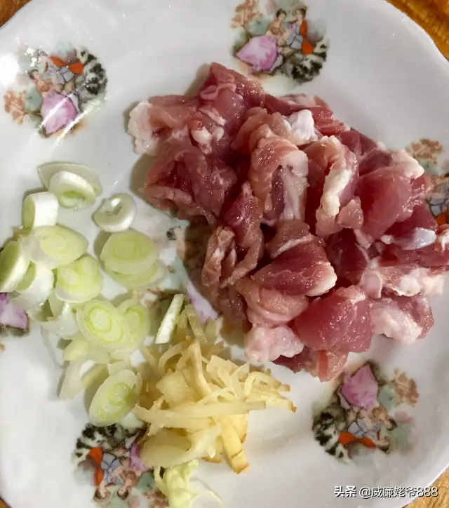 白菜梗炒肉丝的做法，白菜梗炒肉的做法大全（肉片干豆腐炒白菜）