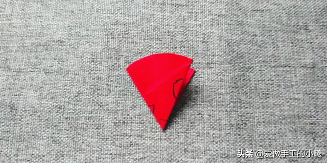 用卡纸做灯笼的方法，用卡纸做灯笼又简单又漂亮（手工教程：彩纸做成的漂亮灯笼）