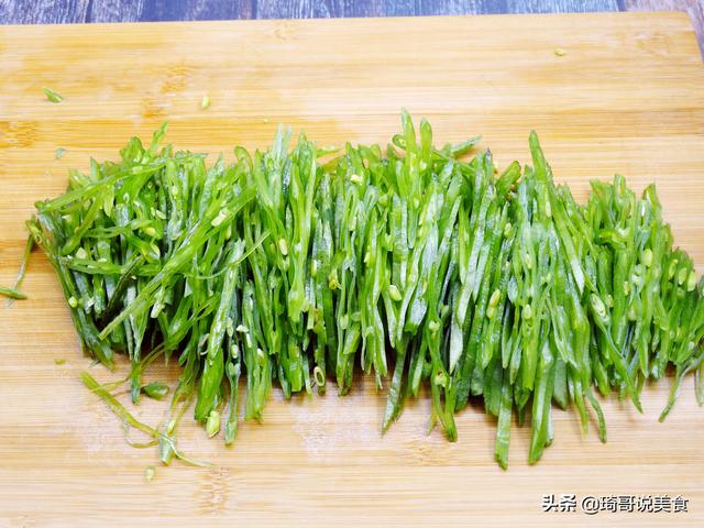 骨头炖土豆的做法，土豆炖骨头百科（1斤相当于20个鸡蛋）