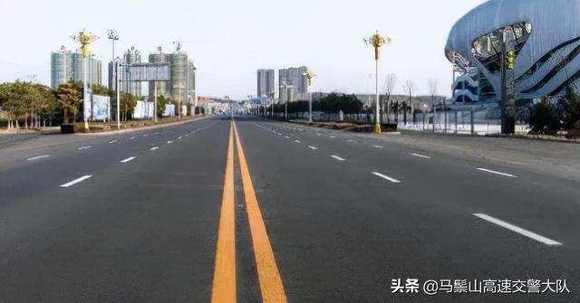 路边白实线变道扣几分，谨慎行驶 告别压线！