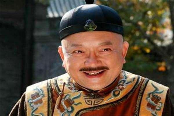 和珅扮演者是谁，和珅的扮演者（演了300多集的和珅）