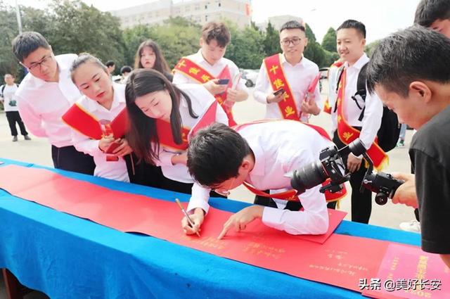 陕西航空职工大学，陕西航天职工大学（学生还未毕业就被签走的陕西航空职业技术学院）