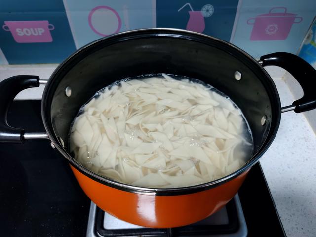 牛肉炒面的做法，牛肉炒面的家常做法（家人都爱吃的牛肉炒面）