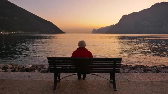 老人与海的感悟和启示，老人与海的感悟和启示100字（《老人与海》：一生最该看透的）