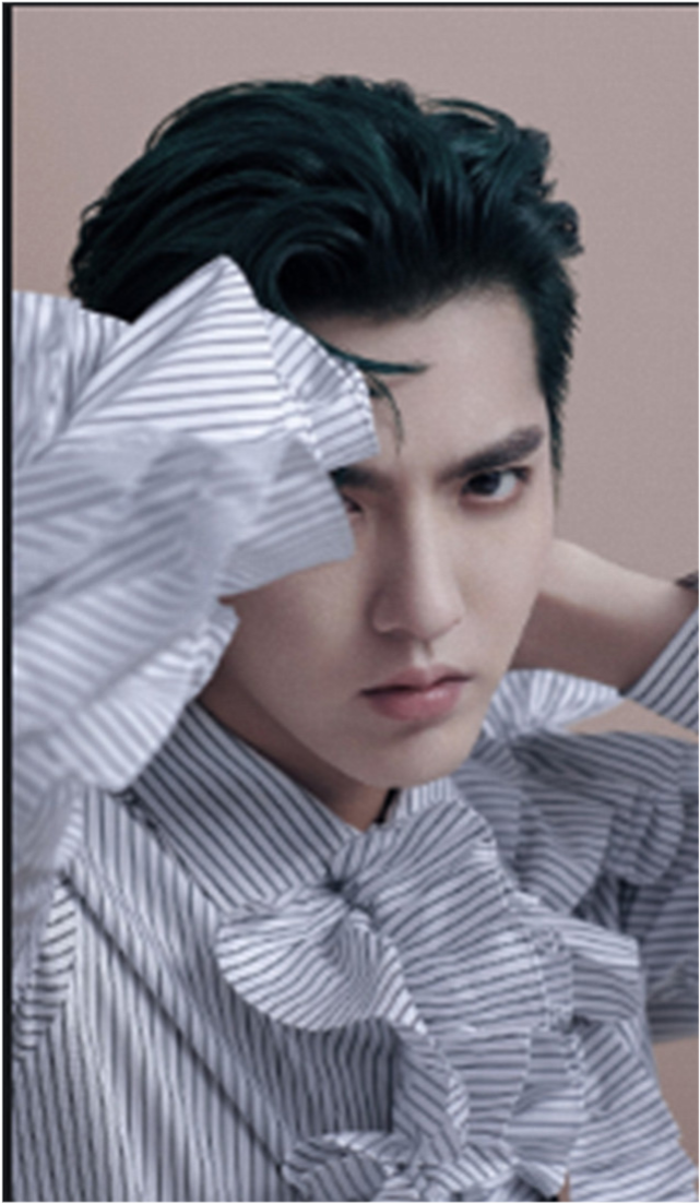 吴亦凡本是甘肃人,10岁的时候父母离异,他与母亲相依为命.