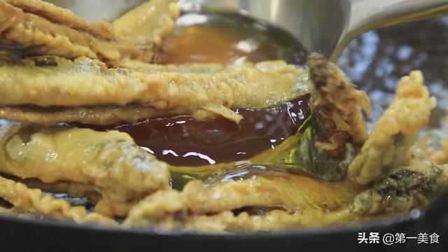 泥鳅怎么做好吃，豆腐烧泥鳅怎么做好吃（补虚养胃一点土腥味都没有）