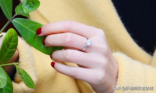 正确的戒指佩戴方法，戒指的正确佩戴方法女（不同的佩戴指法有哪些不同的意义）
