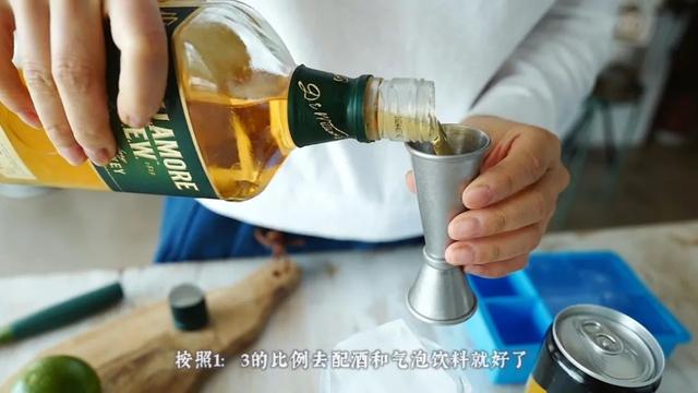 金汤力是什么，汤力水是什么（4种原料把鸡尾酒调成喝不起的样子）