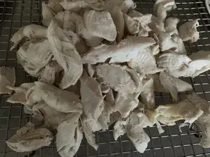 鸡肉松怎么做，肉松怎么做好吃又松软简单（鸡肉松还可以装饰面包）