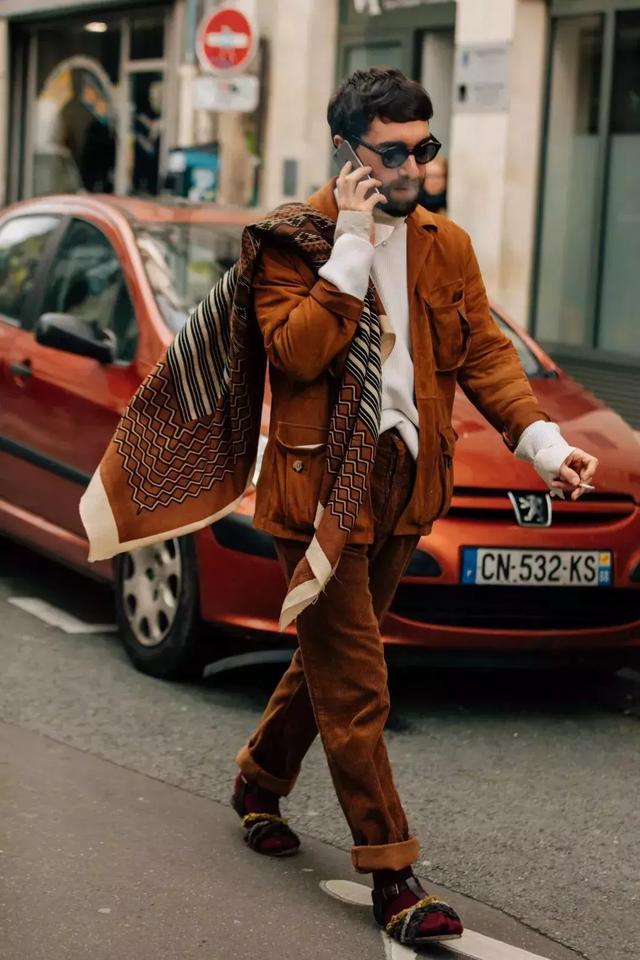 驼色是什么颜色，驼色大衣内搭什么颜色（请不要放过“驼色”）