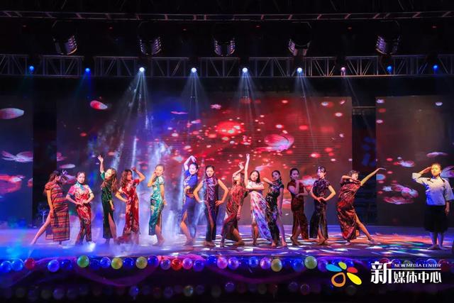 外婆的澎湖湾串词，外婆的澎湖湾串词主持人（2019元旦晚会）