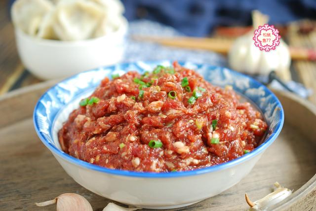 羊肉大葱饺子馅的做法，羊肉大葱馅饺子制作（40年老回民饺子馆的牛羊肉调馅方法）