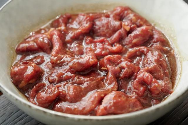 锡纸用哪一面接触食物，锡纸用哪一面接触食物的图片（给你变出宝藏牛肉料理）