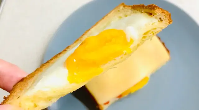 正宗芝士黄油吐司做法，半熟溏心蛋像布丁一样