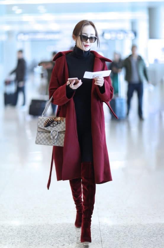 藏青色是什么颜色，藏青色短袖配什么颜色裤子（让你轻松当个时尚博主）