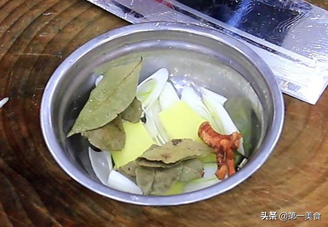 怎样做糖醋排骨，糖醋排骨怎么做（糖醋排骨这样做味道真是绝了）