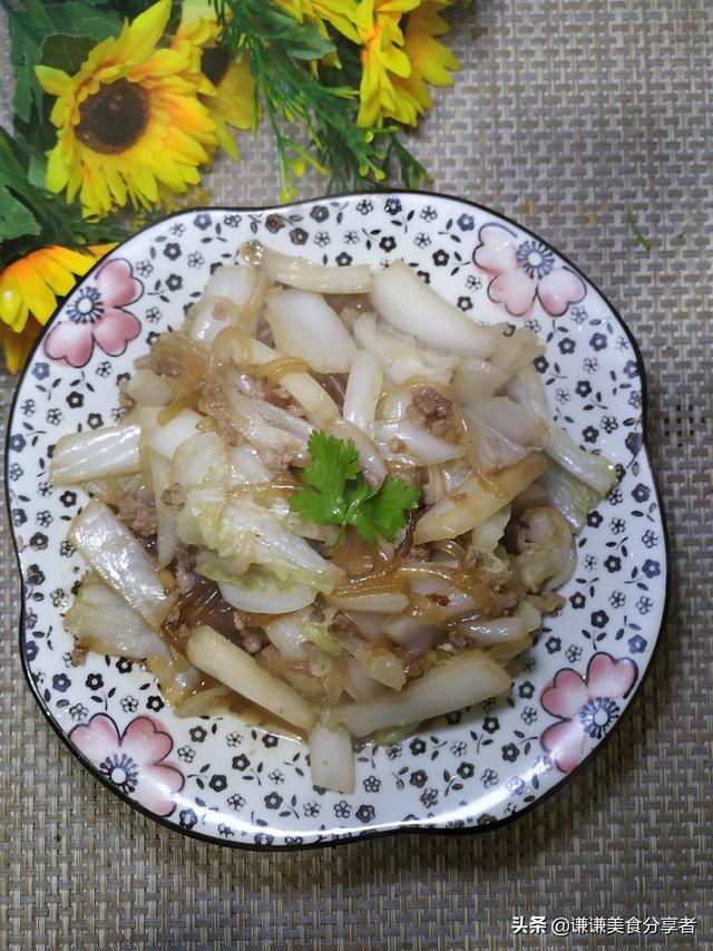 怎样做美味的白菜粉条炒肉末，白菜猪肉炒粉条怎么做（白菜粉条炒肉末就上桌了）