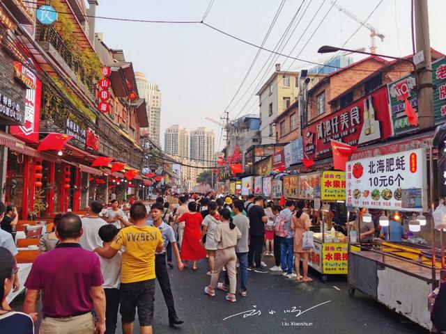 南宁最出名的美食街，南宁人却吐槽：外地人去的