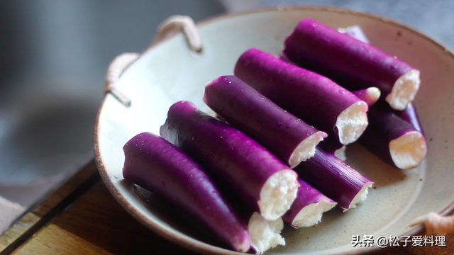 夕颜花是牵牛花吗，花语比较虐心的花（它这落苏的别名同样动人）