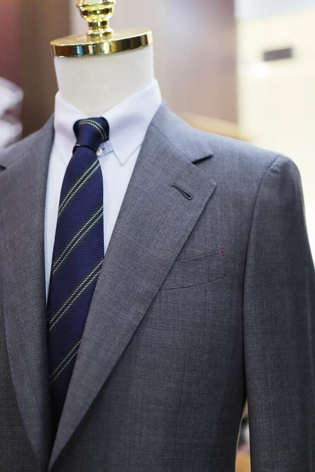 西服怎么洗,杉杉西服怎么洗(花大价钱买回来的高级西装)