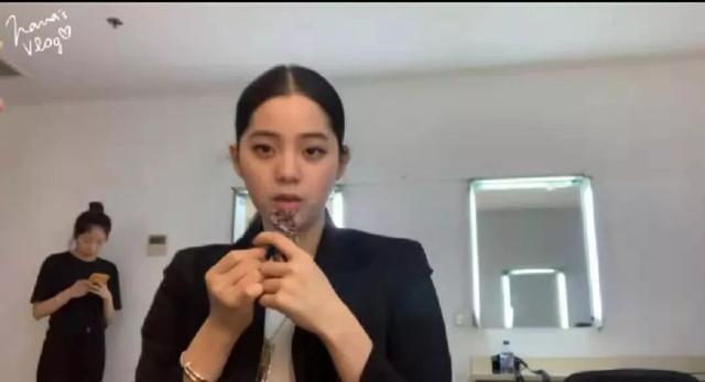7款女明星爱吃的解馋零食，好吃低卡，怪不得她们都吃不胖