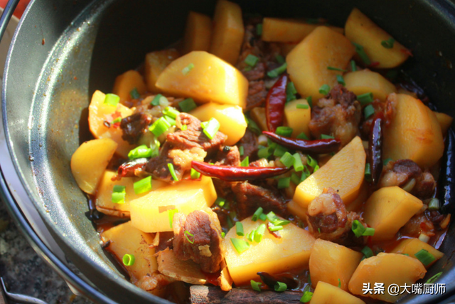 牛肉炖土豆怎么炖好吃又烂，牛肉炖土豆怎么炖好吃又烂干炸里脊（多加2样烂得快）