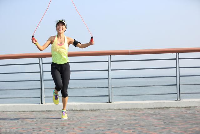 跳绳对身体有什么好处，跳绳对身体有什么好处和坏处的视频有没有（坚持跳绳，你会收获这5个益处）