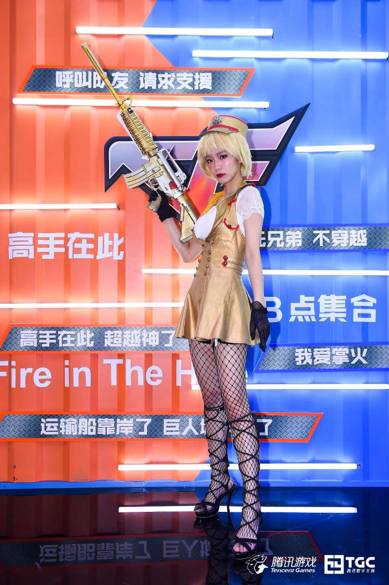 cf-11周年:真人版灵狐者见过吗?vr玩法应该也不远了