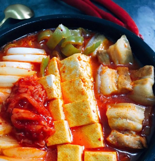 图片[2]-【辣白菜豆腐汤】做法步骤图 爽口下饭  根本停不下来-起舞食谱网