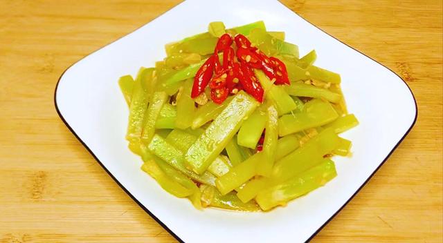 辣炒莴苣怎么做，炒莴苣最简单的做法（香辣莴笋最简单脆口的做法）