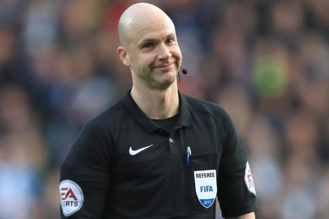 埃里克森突然倒地，丹麦球员埃里克森突然倒地（救援过程体现了专业、温暖与尊重）