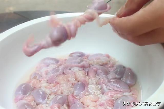猪睾丸怎么做好吃，猪睾丸的功效与作用（怎么做才能麻辣鲜香无异味）