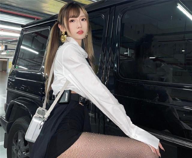 齐b小短裙游戏怎么玩，变态单机游戏盒子（腐团儿COS很大胆）