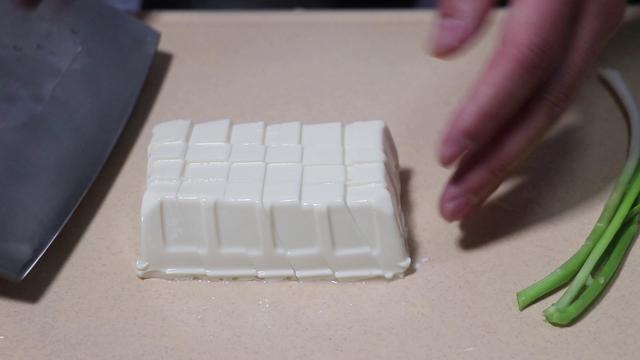 小葱拌豆腐的常见做法，教你小葱拌豆腐最正宗的做法