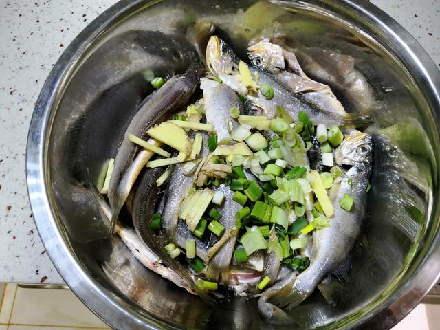高压锅自制鱼罐头，鱼罐头的制作方法（好吃的鱼罐头教你在家做）