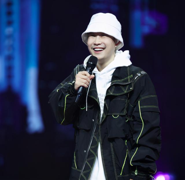 小沈阳真名叫什么，小沈阳真名字叫什么（如今人气不再被斥江郎才尽）