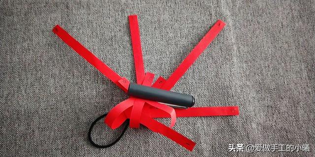 如何用一张纸折纸灯笼，如何用一张纸折纸灯笼视频（用四张纸条做成的折纸灯笼）